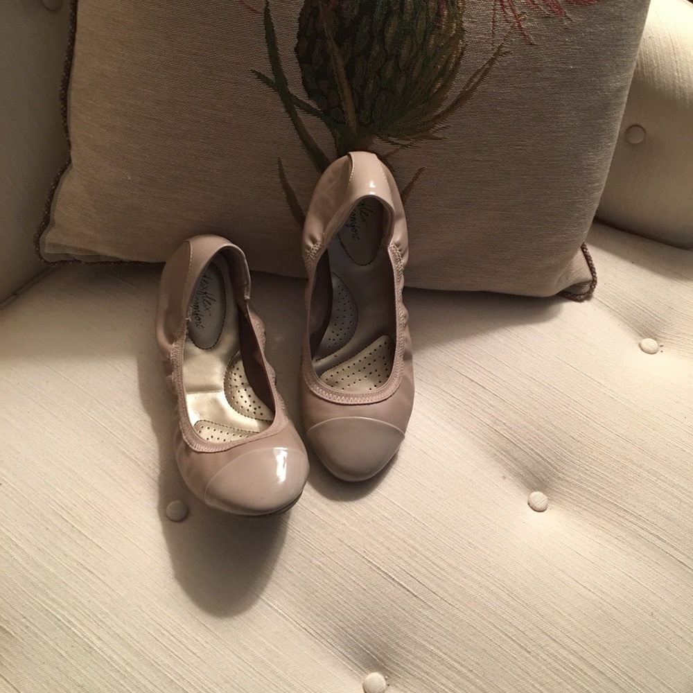 Tan Dexflex Flats